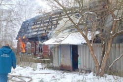 В результате пожара на станции Кашира выгорел частный дом