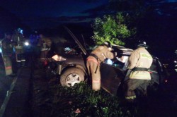 У Новоселок столкнулись в лобовую Chevrolet и Volkswagen: спасатели извлекали пострадавшего из салона авто