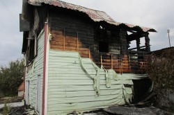 Пожилой мужчина погиб на пожаре в дачном доме в деревне Кореньково