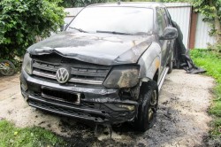 Автомобиль Volkswagen Amarok горел поздней ночью в Кашире-1