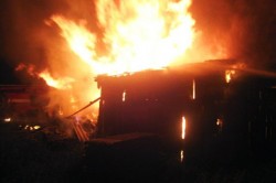 В Топканово ликвидировали пожар в строении