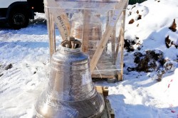 Восемь колоколов доставили с Урала для будущей звонницы Никитского монастыря