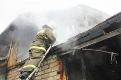 Около полутора часов ушло на ликвидацию пожара в деревне Кокино