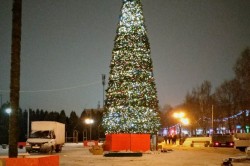 Главную новогоднюю елку города монтируют в Кашире-2