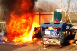 Пожар уничтожил новые пластиковые контейнеры в Кашире-1