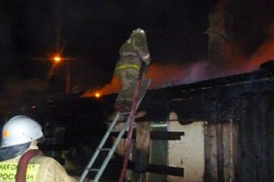 Хозпостройка сгорела прошлой ночью в Кашире-1