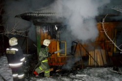 Садовый дом загорелся ночью в деревне Кипелово под Каширой