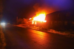 Неспокойные выходные: в Аладьино почти 7 часов тушили дом, на станции Кашира сгорел деревянный дом