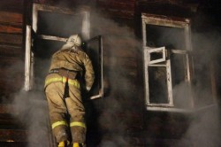 Жилой дом был охвачен огнем минувшим вечером в Стародубе