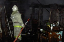 В Колтово горел частный дом, в Кашире-1 минувшей ночью вспыхнул сарай