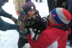 Аляскинские маламуты подарили радость детям из Каширы
