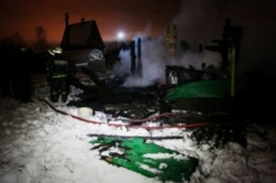 Ночной пожар вспыхнул в частном доме в деревне Маслово