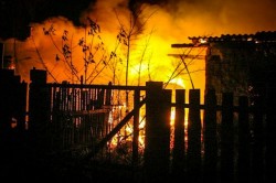 Дачный дом горел в деревне Суханово в ночь на четверг