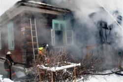 Около двух с половиной часов длилась ликвидация пожара в жилом доме в деревне Ягодня