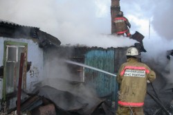 Жилой дом загорелся в деревне у автодороги «Каспий»