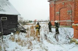 Каширские пожарные «тушили возгорание» в здании церкви Вознесения поселка Большое Руново