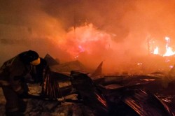 В Зендиково более двух часов тушили пожар в хозяйственной постройке