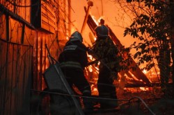 В СНТ под Каширой во второй раз за месяц загорелся садовый дом