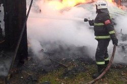 Пожар охватил один из домов в деревне Сорокино