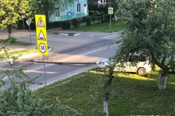 Водитель автомобиля Volkswagen снес столб на улице Садовой в Кашире-2