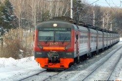 Поезд Москва – Ожерелье сбил двоих человек, один из них погиб