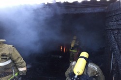Кирпичный гараж сгорел в микрорайоне Ожерелье