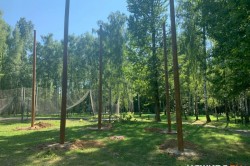 В Каширском парке идет строительство веревочного парка