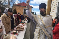 Православные в преддверии Великого праздника освятили пасхальные явства