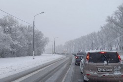 Не весенние причуды: в Кашире из-за снегопада осложнилась ситуация на дорогах
