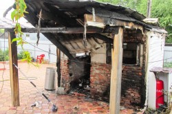 Пожар уничтожил летнюю кухню в одном из частных домов под Каширой