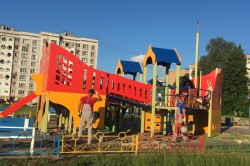 Детская площадка построена в микрорайоне-3