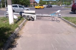 Светофор упал на перекрестке улицы Стрелецкой и Иваньковского шоссе в Кашире-1
