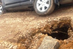 В деревне Корытня отремонтировали дорогу, где провалился под землю автомобиль