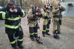 Пожарные 302-ой пожарной части провели тренировку в теплодымокамере