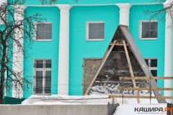Памятник Сергию Радонежскому в Кашире накрыли «саркофагом»