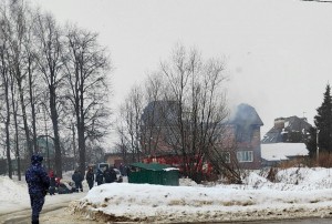 Большой жилой дом сгорел в воскресенье в деревне Аладьино