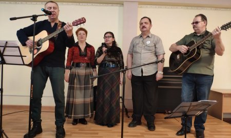 "По натянутым струнам"