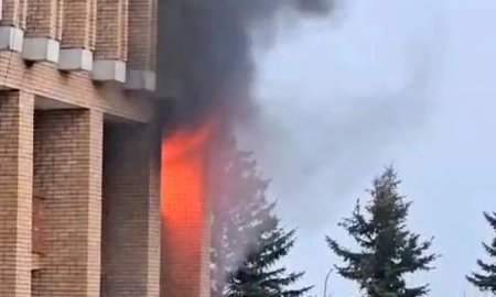 В Кашире горит здание администрации округа