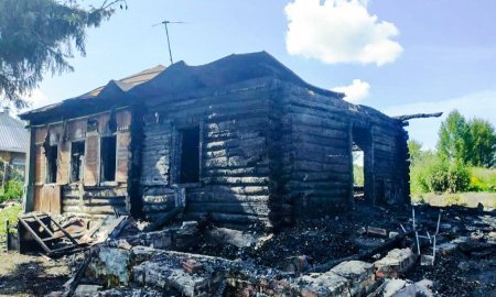 Без пострадавших: подробности ночного пожара в деревне Ягодня