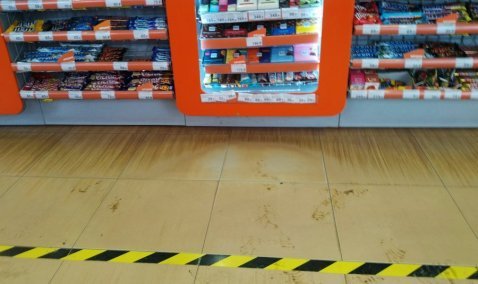 Разметка на полу, барьеры, маски и перчатки – как магазины в Кашире защищаются от вируса