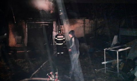Хозпостройка загорелась минувшей ночью в Кокино