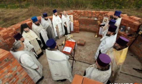 В деревне Ледово заложили камень в основании храма