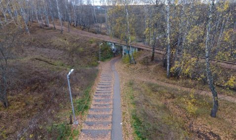 К платформе Тесна проложили новое фонарное освещение