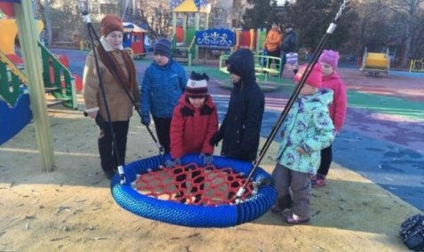 Подрядчик восстановил детскую площадку на станции Кашира