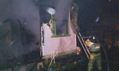 Садовый дом загорелся в СНТ недалеко от Каширы