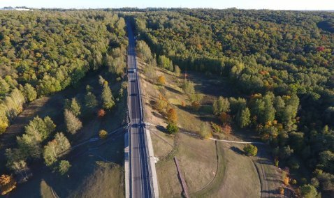 В Кашире из-за ремонта асфальта было затруднено движение по мосту через Оку