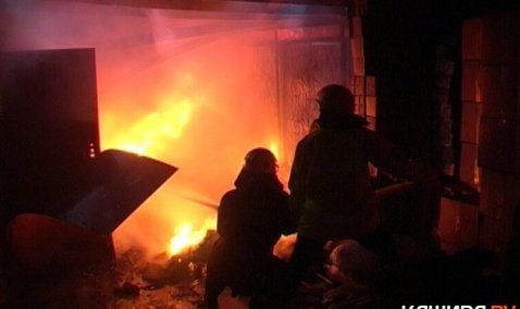 Ночью на ул. Клубной в Кашире-2 сгорел гараж