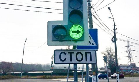 Режим работы светофора изменили на перекрестке у поворота на станцию Кашира