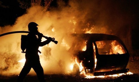 Ночью в Ожерелье сгорел автомобиль