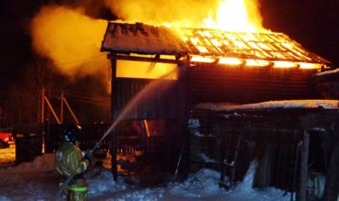 Нежилое здание горело прошлой ночью в деревне под Каширой